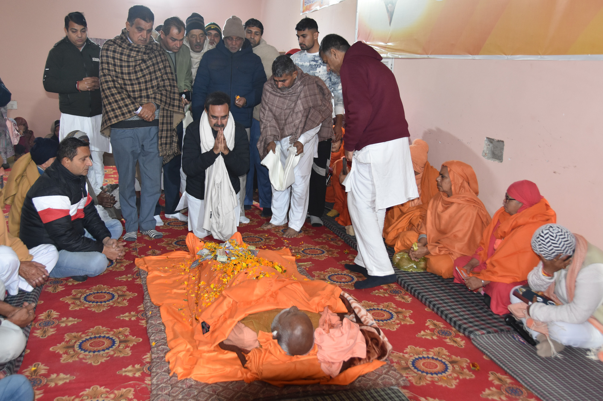 महंत जगदीशानंद के परलोक गमन पर उन्हें नमन करते विधानसभा स्पीकर हरविंदर कल्याण महंत जगदीशानंद के परलोक गमन पर उन्हें नमन करते विधानसभा स्पीकर हरविंदर कल्याण