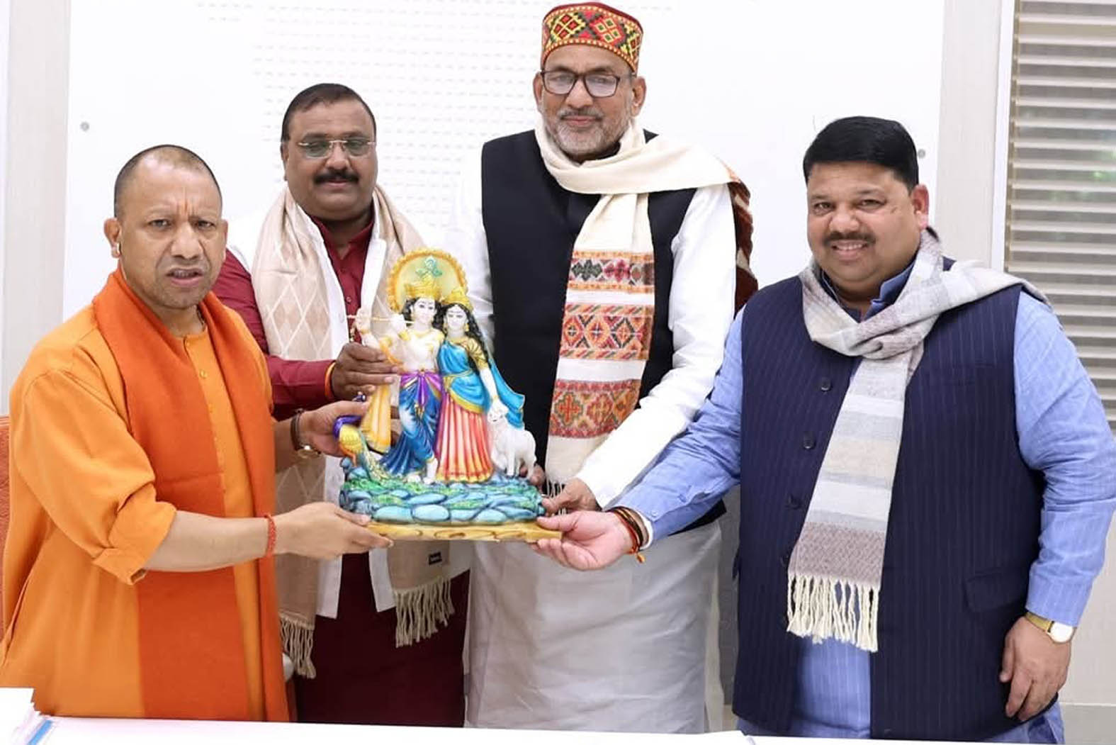 सीएम योगी से मिल जनप्रतिनिधियों ने की चित्रकूट के सर्वांगीण विकास पर चर्चा सीएम योगी से मिल जनप्रतिनिधियों ने की चित्रकूट के सर्वांगीण विकास पर चर्चा
