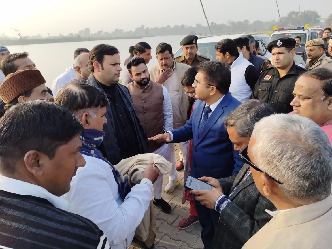 योजनाबद्ध तरीके से कार्य कर खेतों से जलभराव की समस्या दूर करने का दिया आश्वासन योजनाबद्ध तरीके से कार्य कर खेतों से जलभराव की समस्या दूर करने का दिया आश्वासन