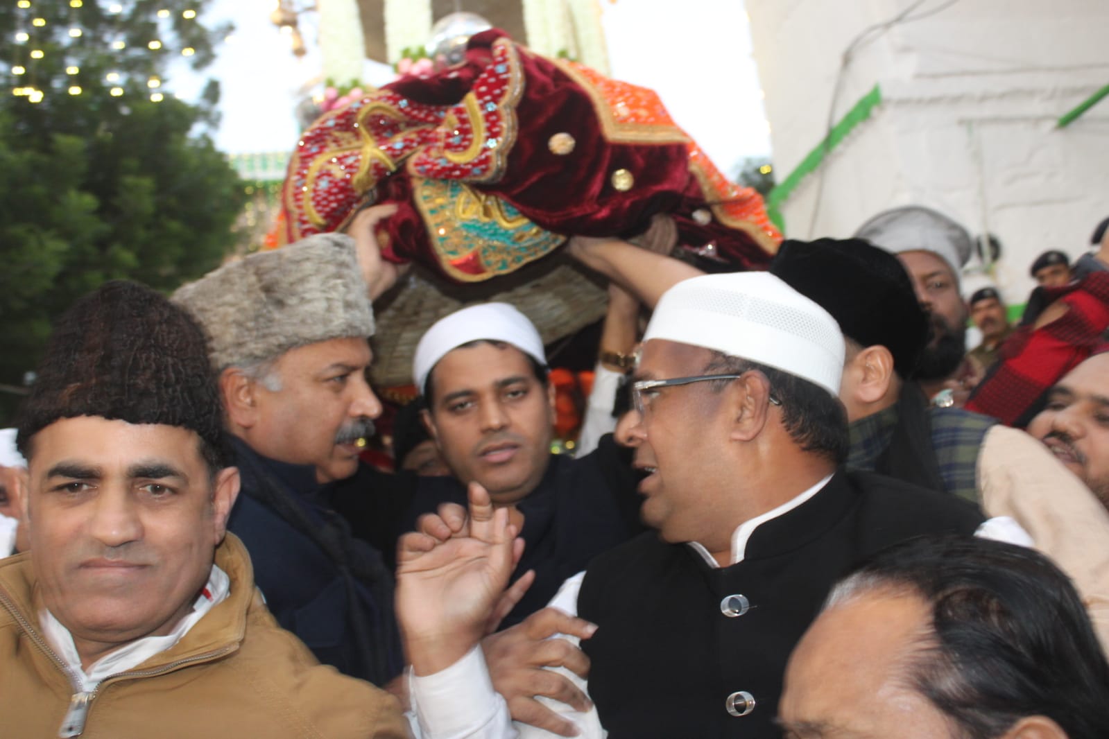 ख्वाजा के उर्स में लाखों जायरीन ने अपनी आस्था और अकीदत का किया इजहार ख्वाजा के उर्स में लाखों जायरीन ने अपनी आस्था और अकीदत का किया इजहार