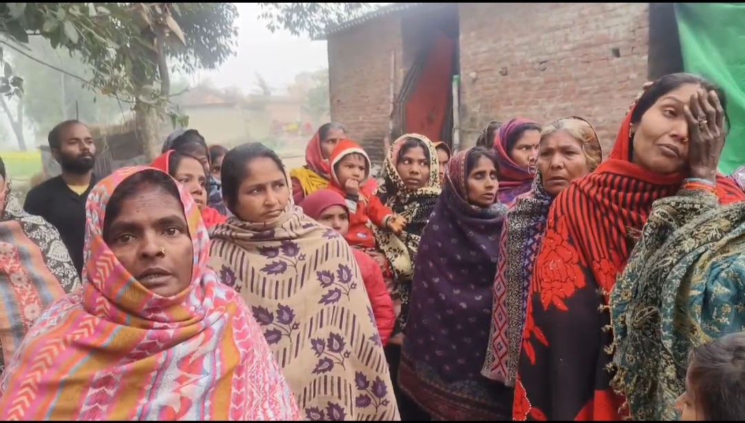 रोते बिलखते परिजन रोते बिलखते परिजन