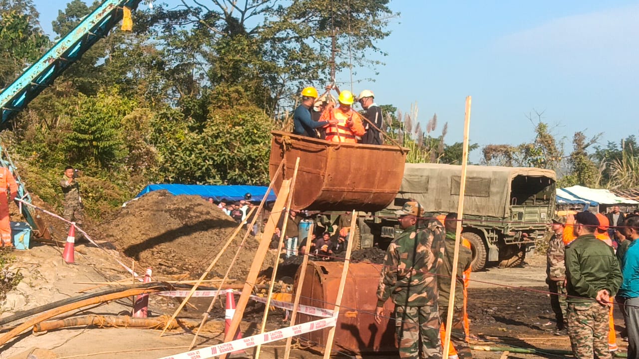 उमरांग्सू खदान बचाव कार्य से संबंधित तस्वीर। उमरांग्सू खदान बचाव कार्य से संबंधित तस्वीर।