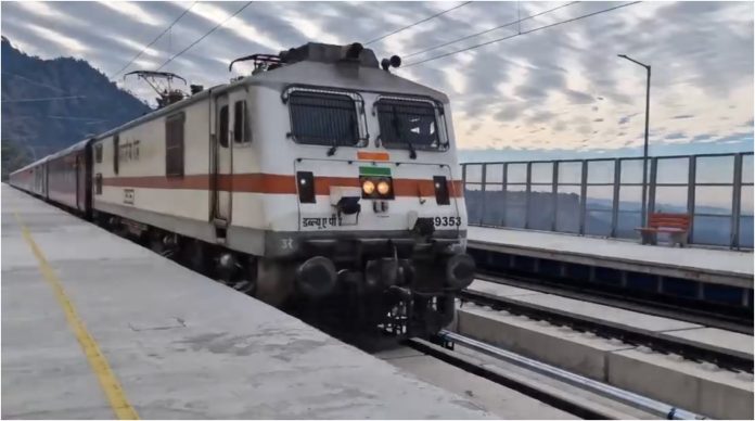 रेलवे सुरक्षा आयुक्त ने उधमपुर-श्रीनगर-बारामुला रेलवे लिंक का दो दिवसीय निरीक्षण किया शुरू