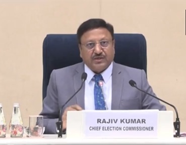 नई दिल्ली के विज्ञान भवन में मंगलवार को दिल्ली विधानसभा चुनाव की तारीखो का ऐलान करते मुख्य चुनाव आयुक्त राजीव कुमार नई दिल्ली के विज्ञान भवन में मंगलवार को दिल्ली विधानसभा चुनाव की तारीखो का ऐलान करते मुख्य चुनाव आयुक्त राजीव कुमार