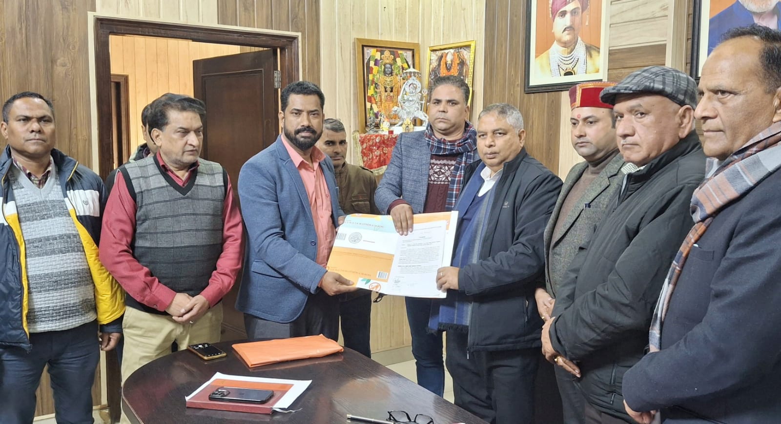 एजेबीआरसीईएके प्रतिनिधिमंडल ने भाजपा अध्यक्ष सत शर्मा को ज्ञापन सौंपा एजेबीआरसीईएके प्रतिनिधिमंडल ने भाजपा अध्यक्ष सत शर्मा को ज्ञापन सौंपा