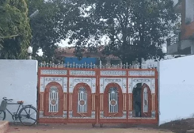 केशरवानी का मकान, जहां आयकर विभाग ने छापा मारा (फाइल फोटो) केशरवानी का मकान, जहां आयकर विभाग ने छापा मारा (फाइल फोटो)