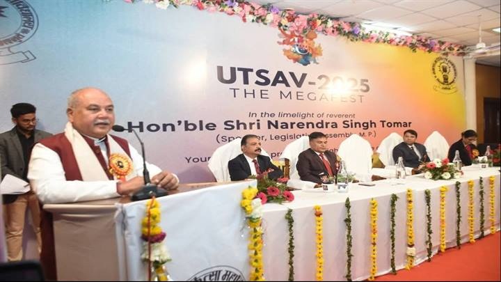 जीआर मेडीकल कॉलेज के वार्षिक उत्सव को संबोधित करते हुए विधानसभा अध्यक्ष तोमर जीआर मेडीकल कॉलेज के वार्षिक उत्सव को संबोधित करते हुए विधानसभा अध्यक्ष तोमर