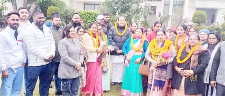 दर्जनों महिलाओं को नेता प्रतिपक्ष यशपाल आर्य ने कांग्रेस की सदस्यता दिलाई दर्जनों महिलाओं को नेता प्रतिपक्ष यशपाल आर्य ने कांग्रेस की सदस्यता दिलाई