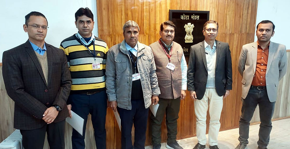 सतर्कता से टली दुर्धटना : डीआरएम ने ट्रेन संचालन करने वाले क्रू को किया सम्मानित