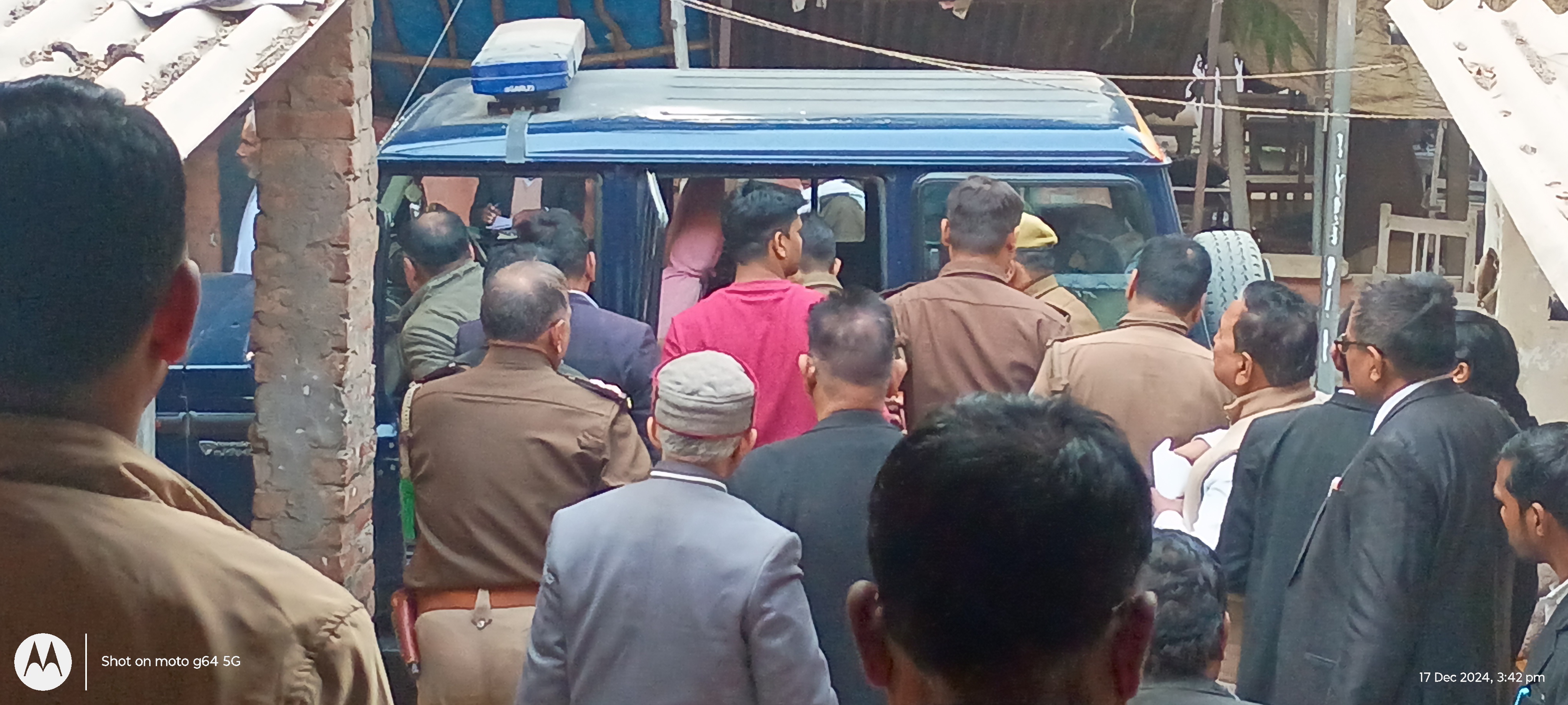 सोनाटा फाइनेंस कम्पनी के एजेंट के साथ दो बाइक पर सवार चार बदमाशो ने असलहे के बल पर 55 हजार रुपए लूट कर फरार, मौके पर पहुंची पुलिस जांच पड़ताल जारी सोनाटा फाइनेंस कम्पनी के एजेंट के साथ दो बाइक पर सवार चार बदमाशो ने असलहे के बल पर 55 हजार रुपए लूट कर फरार, मौके पर पहुंची पुलिस जांच पड़ताल जारी