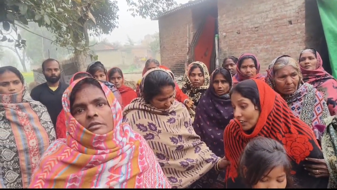 रोते बिलखते परिजन रोते बिलखते परिजन