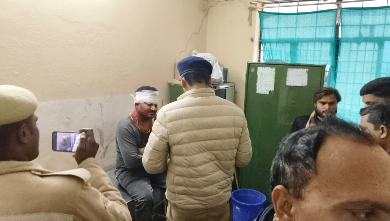 जमीनी विवाद में भाइयों में चली गोली एक की मौत पिता पुत्र घायल जमीनी विवाद में भाइयों में चली गोली एक की मौत पिता पुत्र घायल