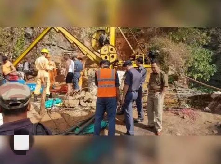 उमरांग्सू कोयला खदान से 10 मजदूरों के रेस्क्यू से जुड़ी तस्वीर। उमरांग्सू कोयला खदान से 10 मजदूरों के रेस्क्यू से जुड़ी तस्वीर।