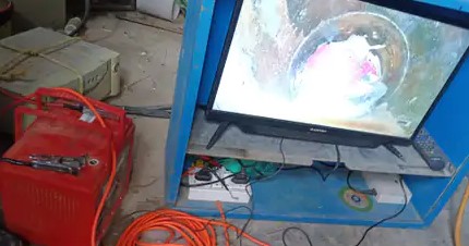 The girl who fell into the borewell was 60 feet away, but after escaping from the rescue equipment, she fell back into the borewell, now only 100 feet away. The girl who fell into the borewell was 60 feet away, but after escaping from the rescue equipment, she fell back into the borewell, now only 100 feet away.