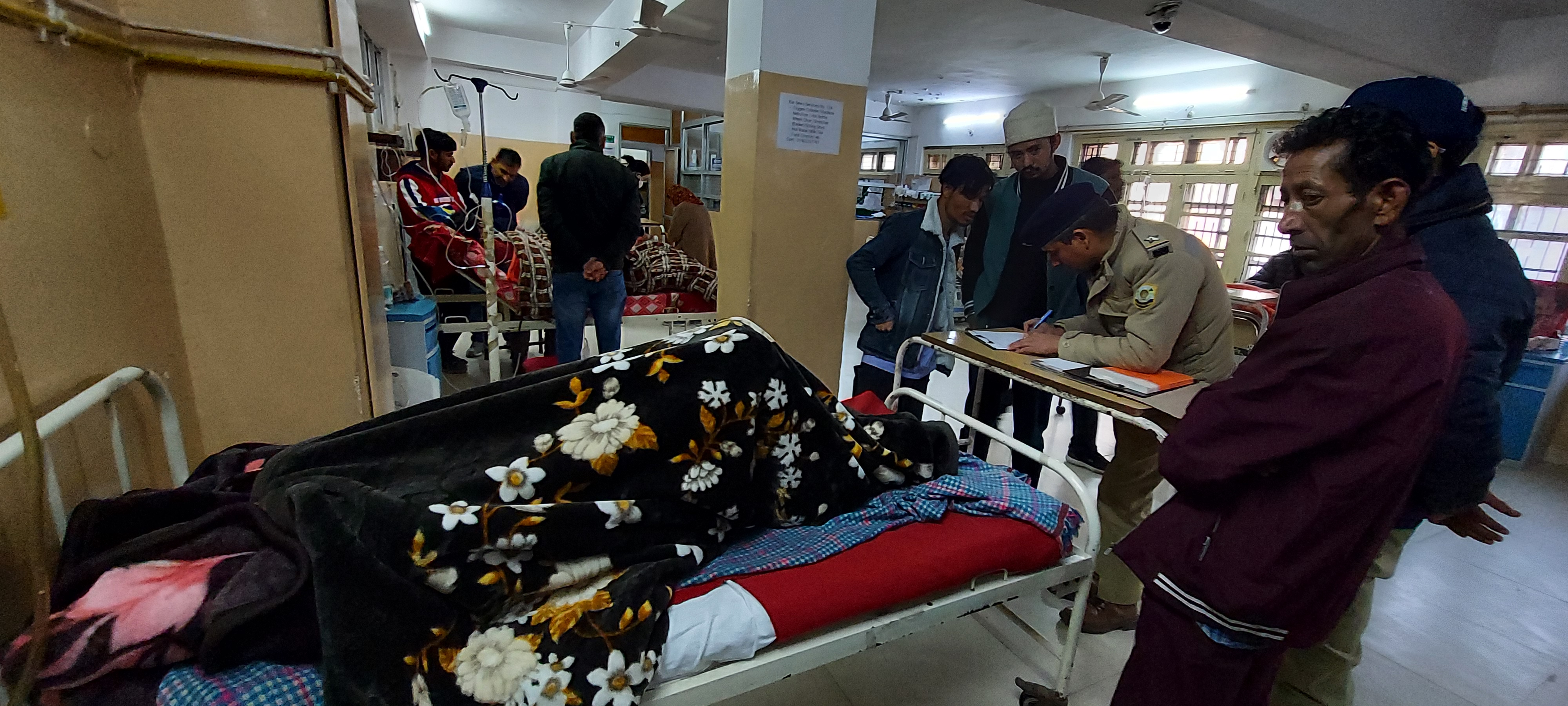 अस्पताल में भर्ती अस्पताल में भर्ती
