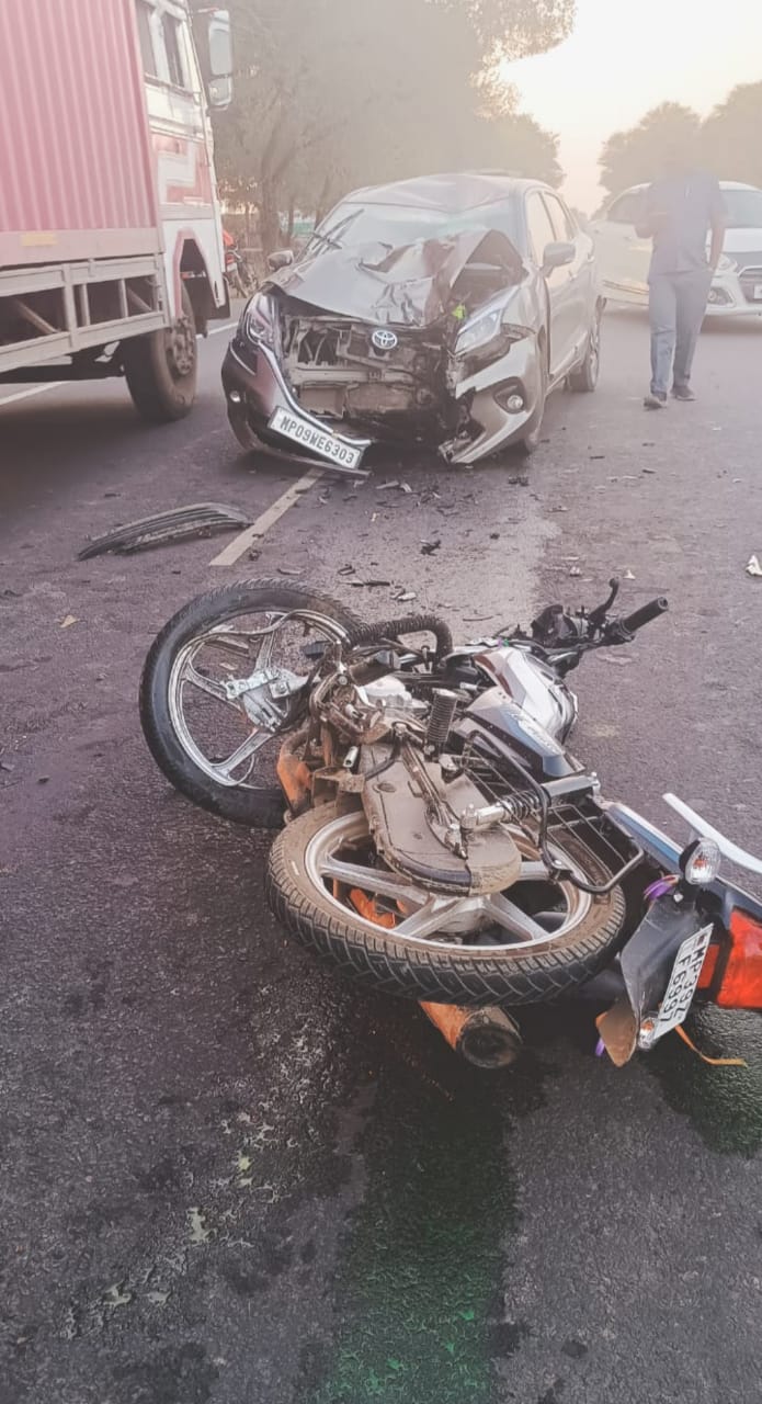 बाइक चालक घायल,हालत गंभीर बाइक चालक घायल,हालत गंभीर