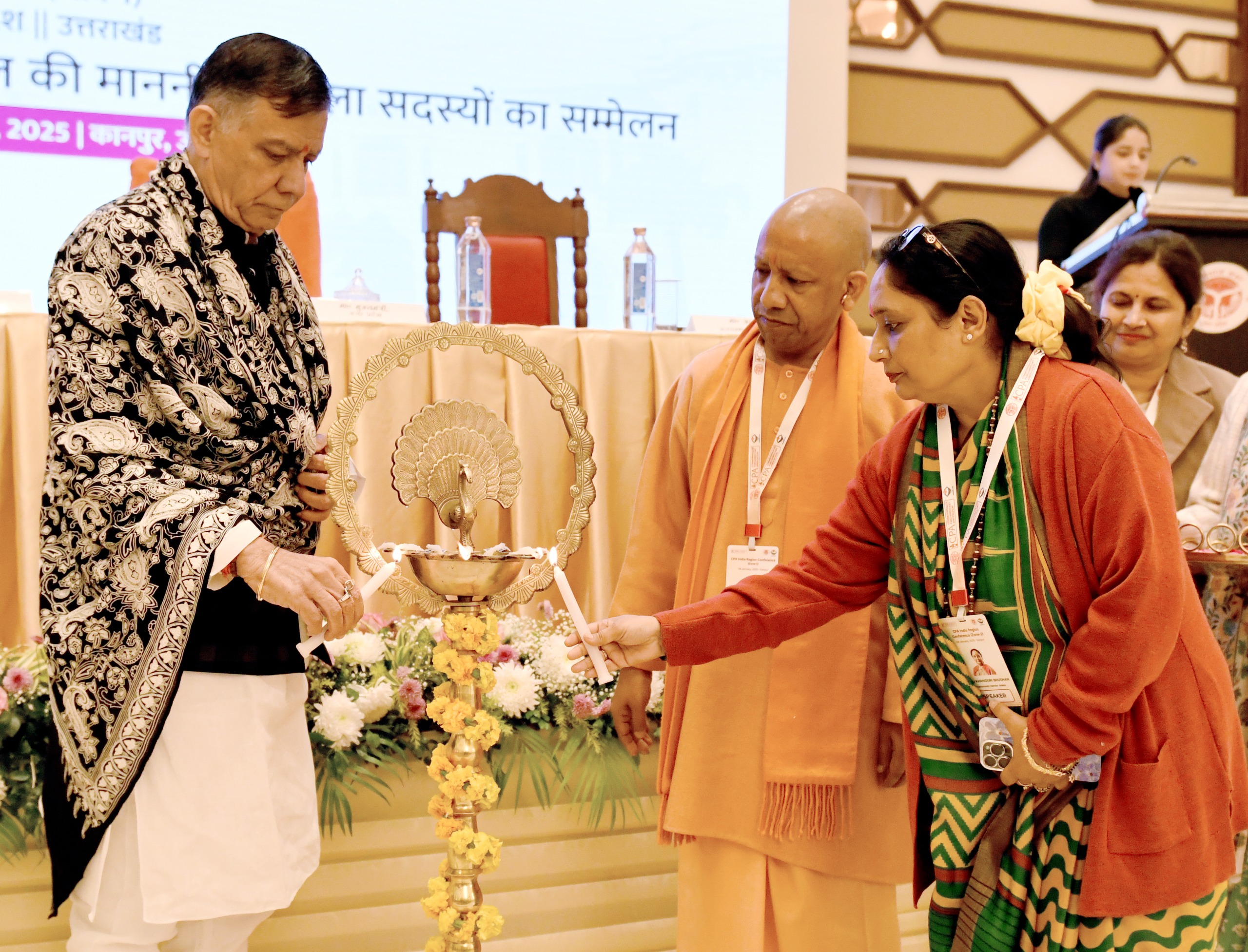 कार्यक्रम का शुभारंभ करते मुख्यमंत्री योगी आदित्यनाथ कार्यक्रम का शुभारंभ करते मुख्यमंत्री योगी आदित्यनाथ