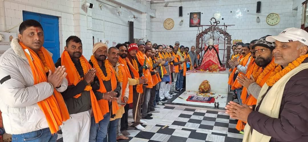 अररिया फोटो:मां खड़गेश्वरी काली की पूजा अर्चना के दौरान भाजपा नेता और कार्यकर्ता अररिया फोटो:मां खड़गेश्वरी काली की पूजा अर्चना के दौरान भाजपा नेता और कार्यकर्ता