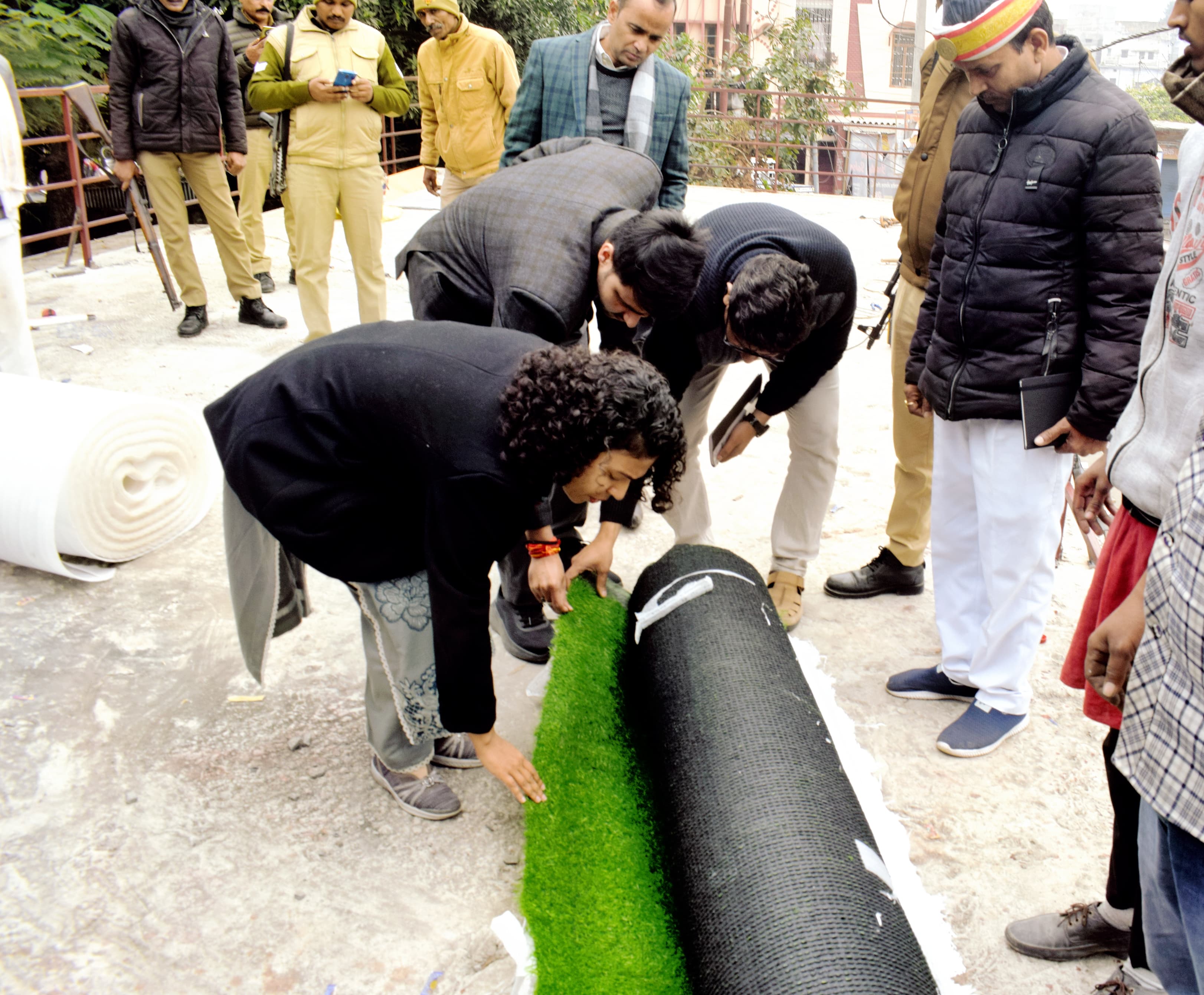 मिशन मैदान का निरीक्षण करती डीएम दुर्गा शक्ति नागपाल मिशन मैदान का निरीक्षण करती डीएम दुर्गा शक्ति नागपाल