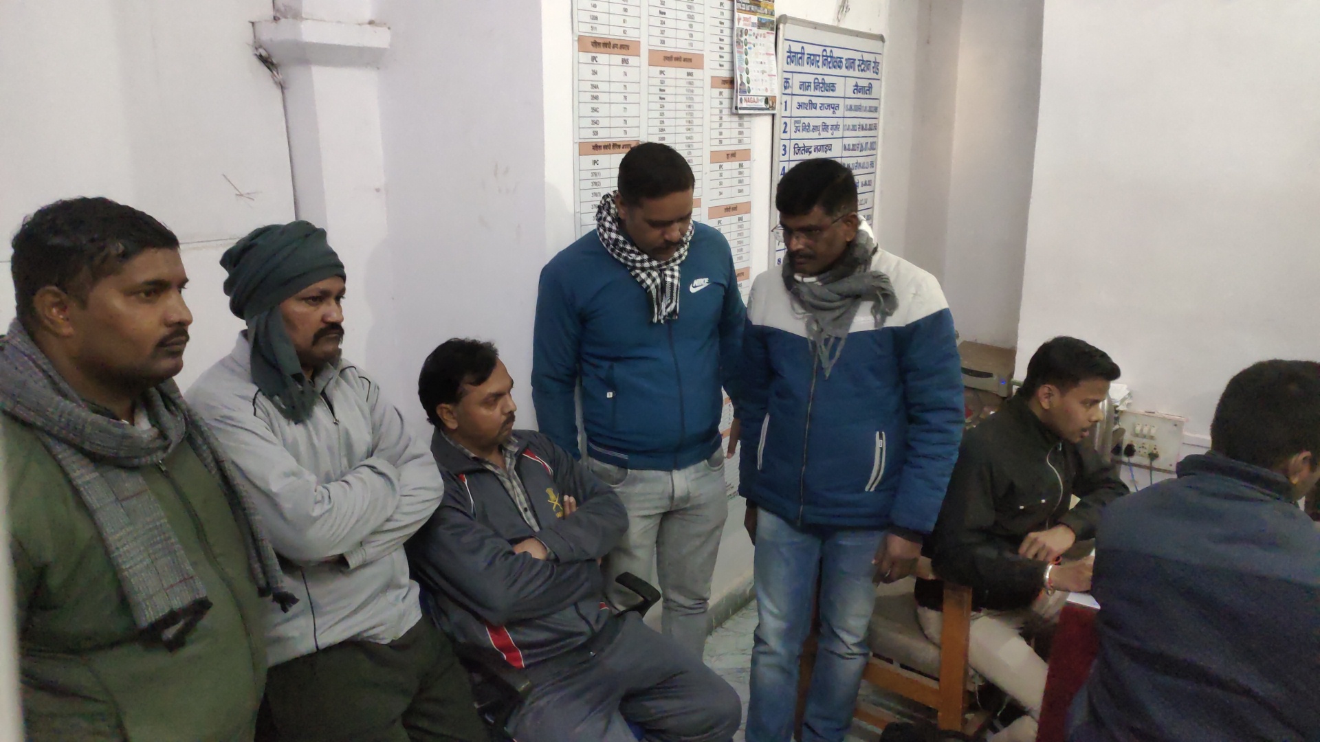 नामांतरण के एवज मे 6 हजार रूपए की रिश्वत लेते हुए पटवारी रंगे हाथ पकड़ा नामांतरण के एवज मे 6 हजार रूपए की रिश्वत लेते हुए पटवारी रंगे हाथ पकड़ा