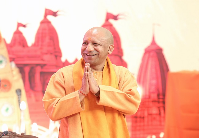 कार्यक्रम में पहुंचे योगी आदित्यनाथ कार्यक्रम में पहुंचे योगी आदित्यनाथ