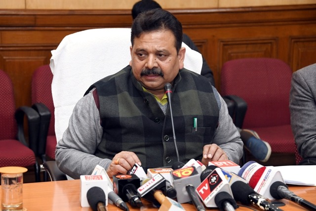 प्रेसवार्ता करते मंत्री रविन्द्र जायसवाल प्रेसवार्ता करते मंत्री रविन्द्र जायसवाल