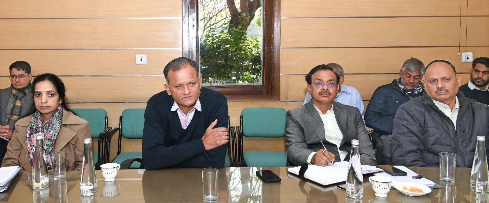राजनीतिक दलों के प्रतिनिधियों के साथ बैठक राजनीतिक दलों के प्रतिनिधियों के साथ बैठक