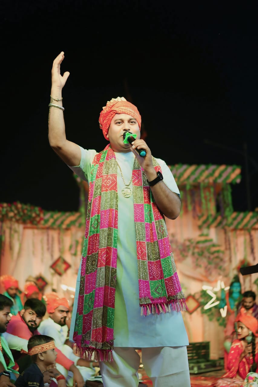 गोरखपुर महोत्सव: कुमार सुजीत के लोकगीतों से सजेगा मुख्य मंच** गोरखपुर महोत्सव: कुमार सुजीत के लोकगीतों से सजेगा मुख्य मंच**