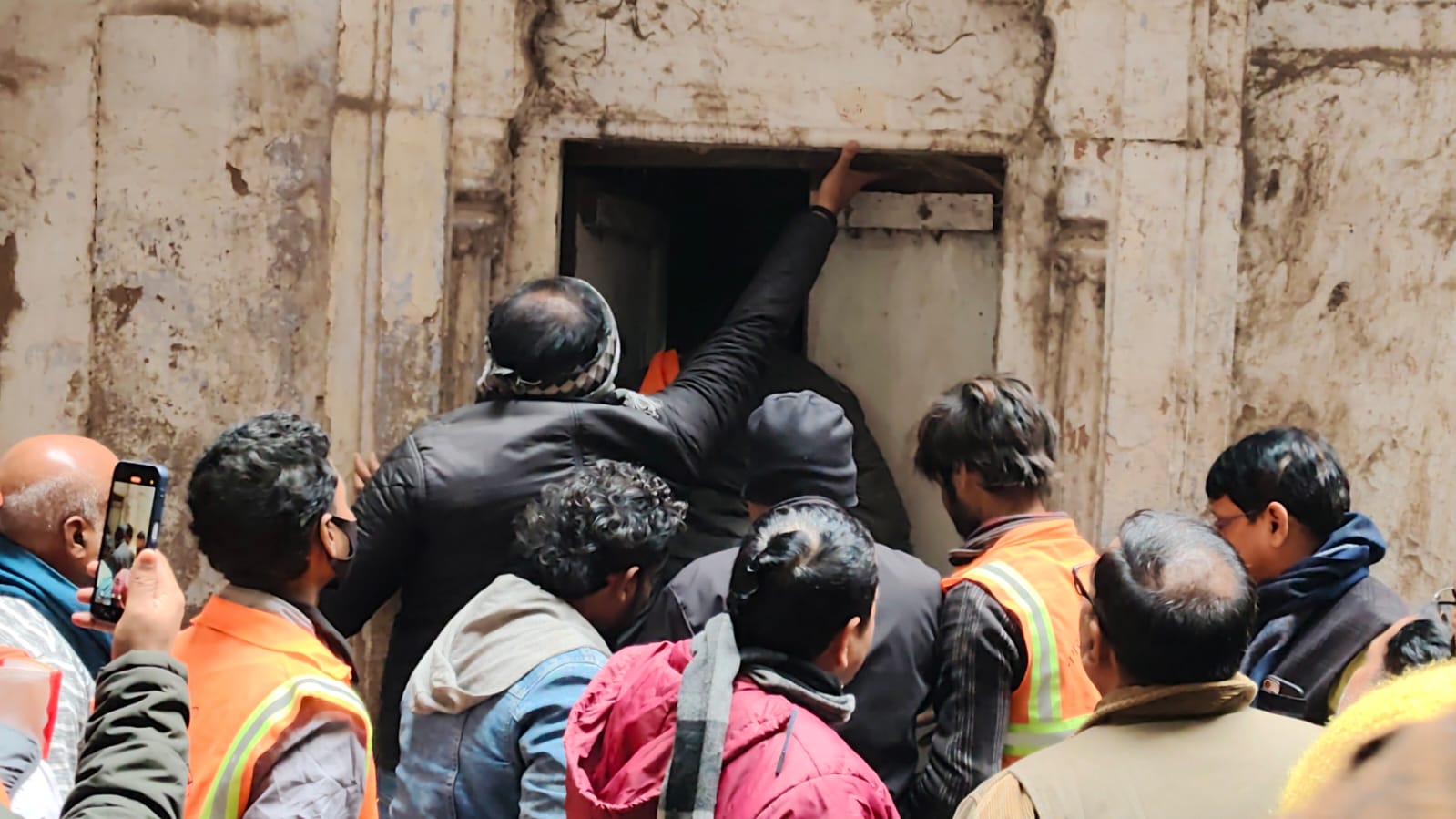 मंदिर खुला मंदिर खुला