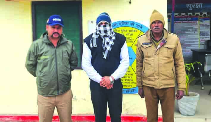 पुलिस गिररूत में आरोपित पुलिस गिररूत में आरोपित