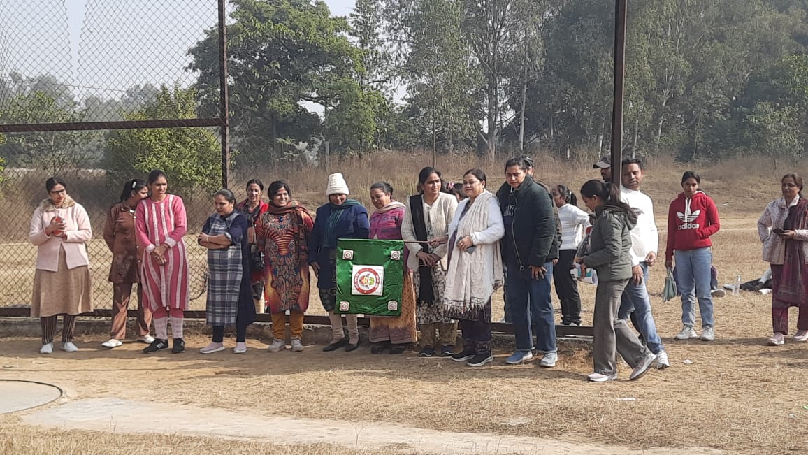 खेल मैदान में सीडीपीओ चंद्रलेखा खेल मैदान में सीडीपीओ चंद्रलेखा