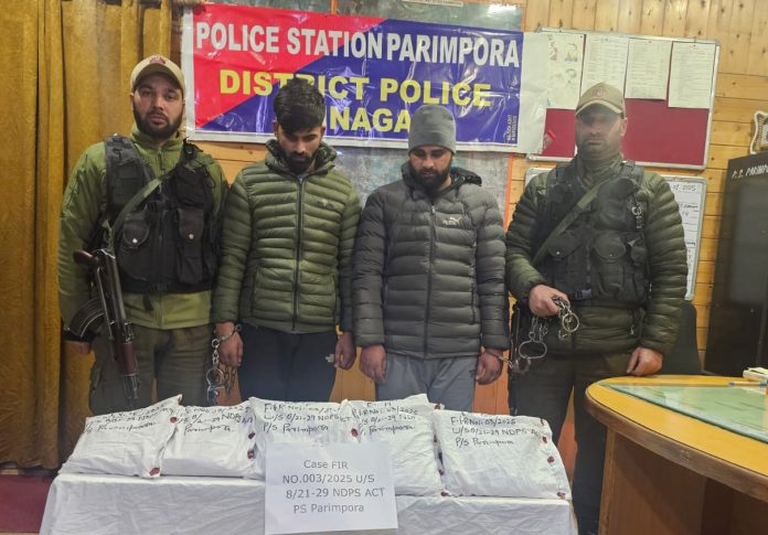 श्रीनगर पुलिस ने बड़े ड्रग रैकेट का भंडाफोड़ किया 8 किलोग्राम हेरोइन जब्त, दो तस्कर गिरफ्तार श्रीनगर पुलिस ने बड़े ड्रग रैकेट का भंडाफोड़ किया 8 किलोग्राम हेरोइन जब्त, दो तस्कर गिरफ्तार