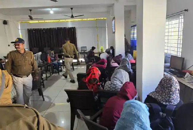 फर्जी एडवाइजरी सेंटर पर पुलिस का छापा फर्जी एडवाइजरी सेंटर पर पुलिस का छापा
