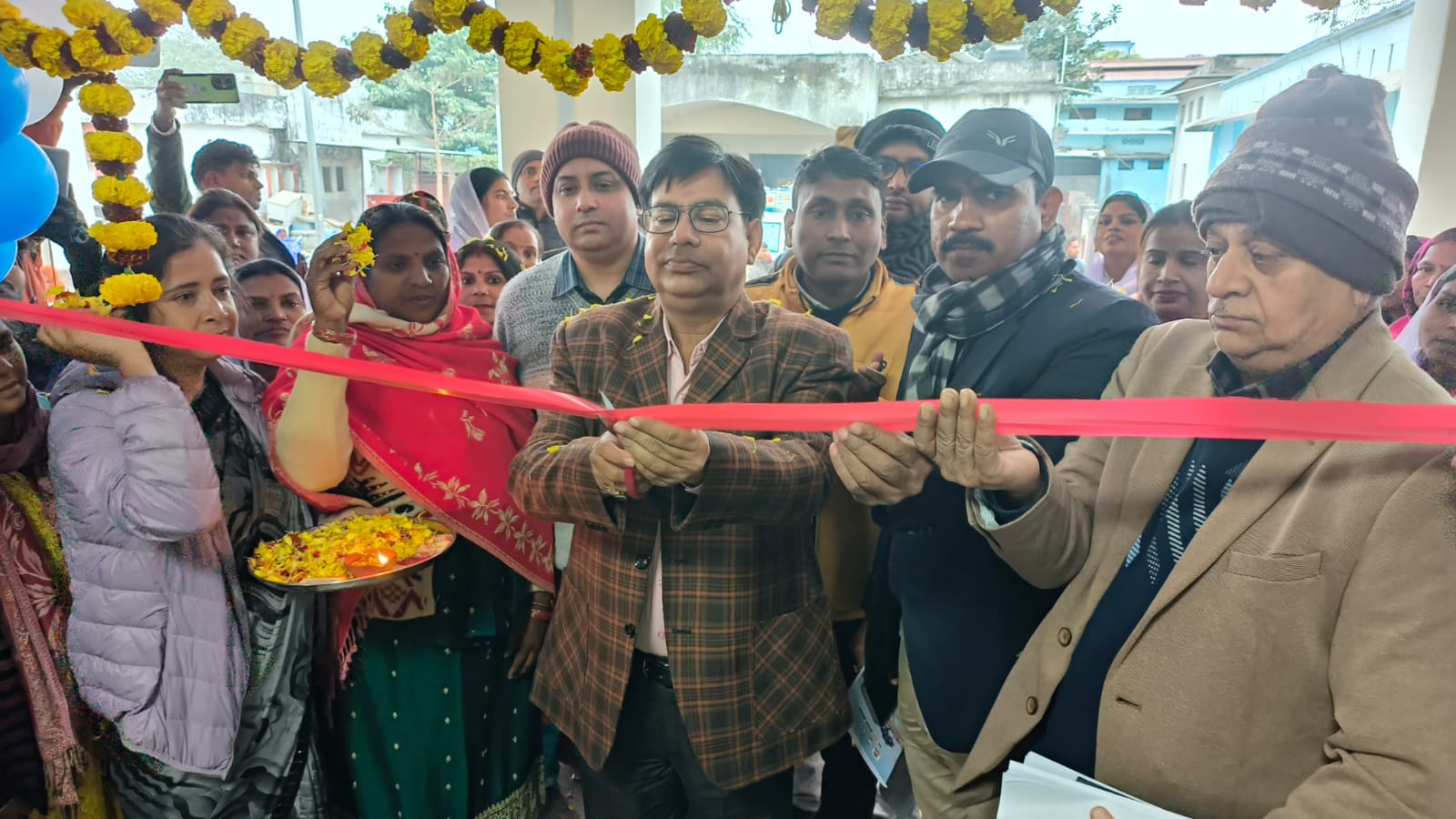 सदर अस्पताल में लाउंड्री का उद्घाटन करते डीडीसी सदर अस्पताल में लाउंड्री का उद्घाटन करते डीडीसी
