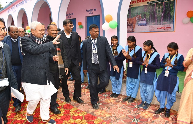 मुख्यमंत्री सारण दौरे के दौरान