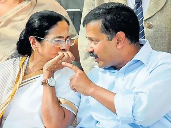 ममता बनर्जी और अरविंद केजरीवाल (फाइल फोटो) ममता बनर्जी और अरविंद केजरीवाल (फाइल फोटो)