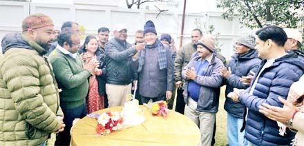 नेता प्रतिपक्ष आर्य को केक खिलाते उत्तराखंड प्रदेश उपाध्यक्ष कांग्रेस कमेटी एससी विभाग के इन्दर पाल आर्य नेता प्रतिपक्ष आर्य को केक खिलाते उत्तराखंड प्रदेश उपाध्यक्ष कांग्रेस कमेटी एससी विभाग के इन्दर पाल आर्य