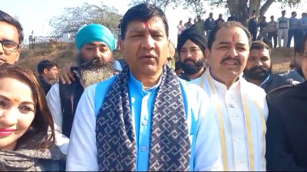 घाट का उद्घाटन करने के बाद जानकारी देते हुए सरस्वती हेरिटेज बोर्ड के वाइस चेयरमैन धुम्मन सिंह किरमच घाट का उद्घाटन करने के बाद जानकारी देते हुए सरस्वती हेरिटेज बोर्ड के वाइस चेयरमैन धुम्मन सिंह किरमच