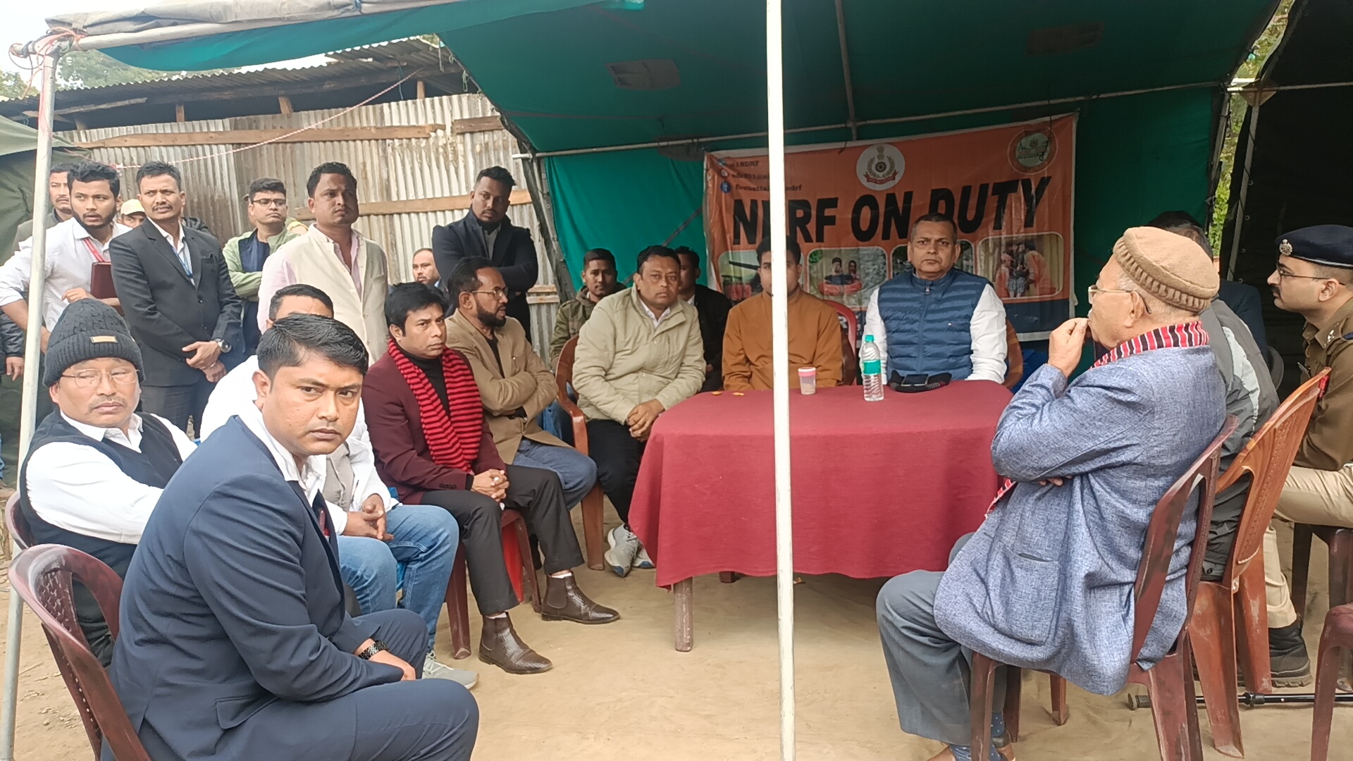 उमरांग्सू घटनास्थल पर उपस्थित असम प्रदेश कांग्रेस के दल की तस्वीर। उमरांग्सू घटनास्थल पर उपस्थित असम प्रदेश कांग्रेस के दल की तस्वीर।