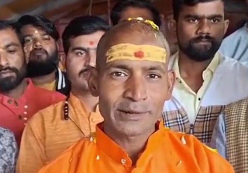 मुस्लिम युवक ने अपनाया सनातन धर्म मुस्लिम युवक ने अपनाया सनातन धर्म