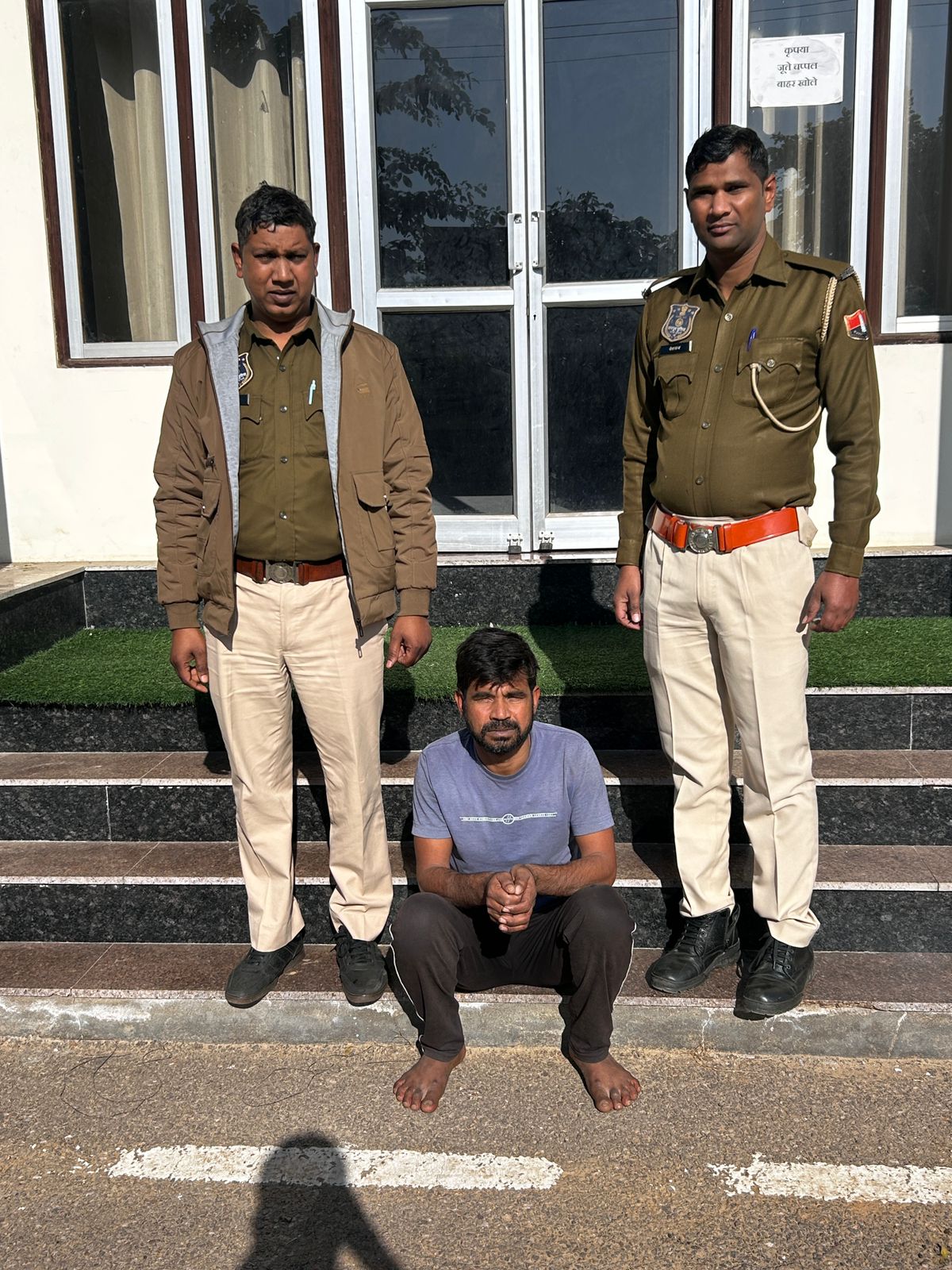 मजदूरी के रुपए मांगने पर मजदूर की हत्या करने वाला आरोपित कर्नाटक से गिरफ्तार मजदूरी के रुपए मांगने पर मजदूर की हत्या करने वाला आरोपित कर्नाटक से गिरफ्तार