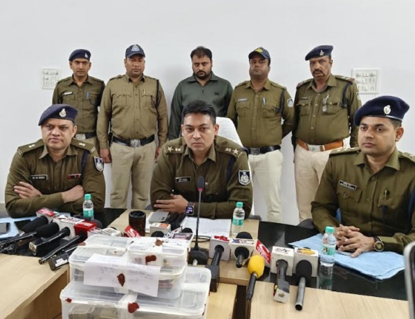 नीमच : पुलिस ने चोरी की वारदात का किया पर्दाफाश, दो गिरफ्तार नीमच : पुलिस ने चोरी की वारदात का किया पर्दाफाश, दो गिरफ्तार