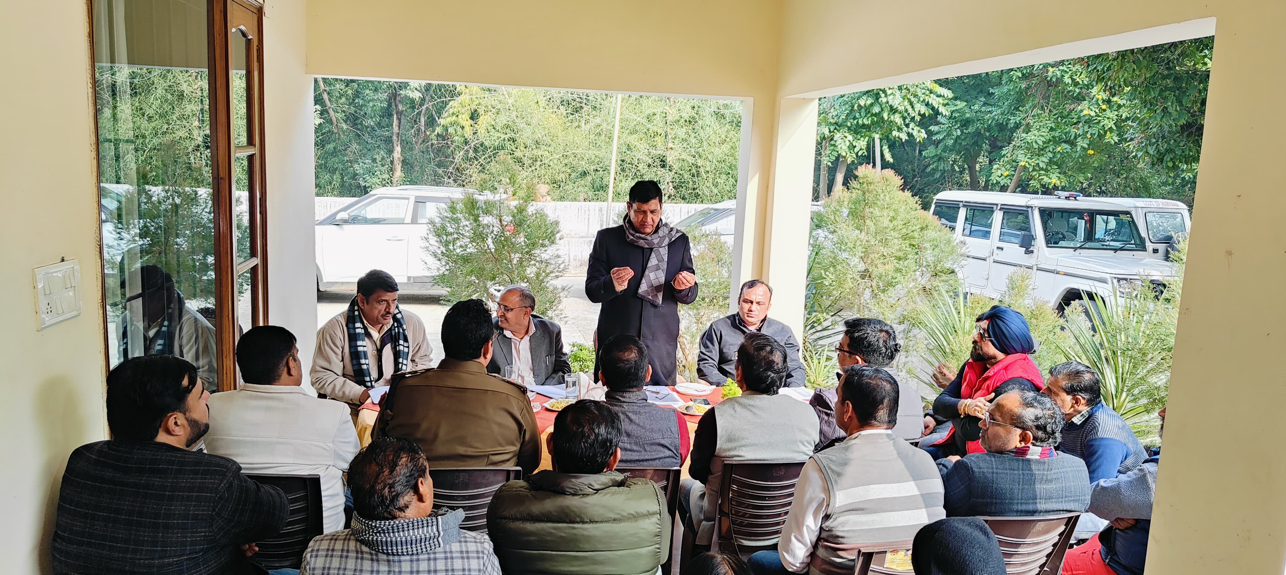 अधिकारियों की बैठक में धूमन सिंह अधिकारियों की बैठक में धूमन सिंह
