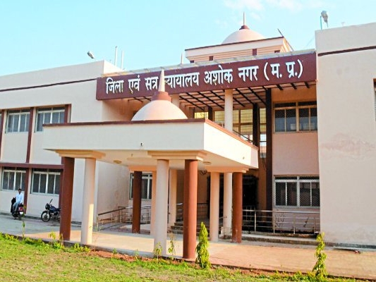 अशोकनगर: कन्या भोज के नाम से ले जाकर नाबालिग से दुष्कर्म मामले में आजीवन कारावास अशोकनगर: कन्या भोज के नाम से ले जाकर नाबालिग से दुष्कर्म मामले में आजीवन कारावास