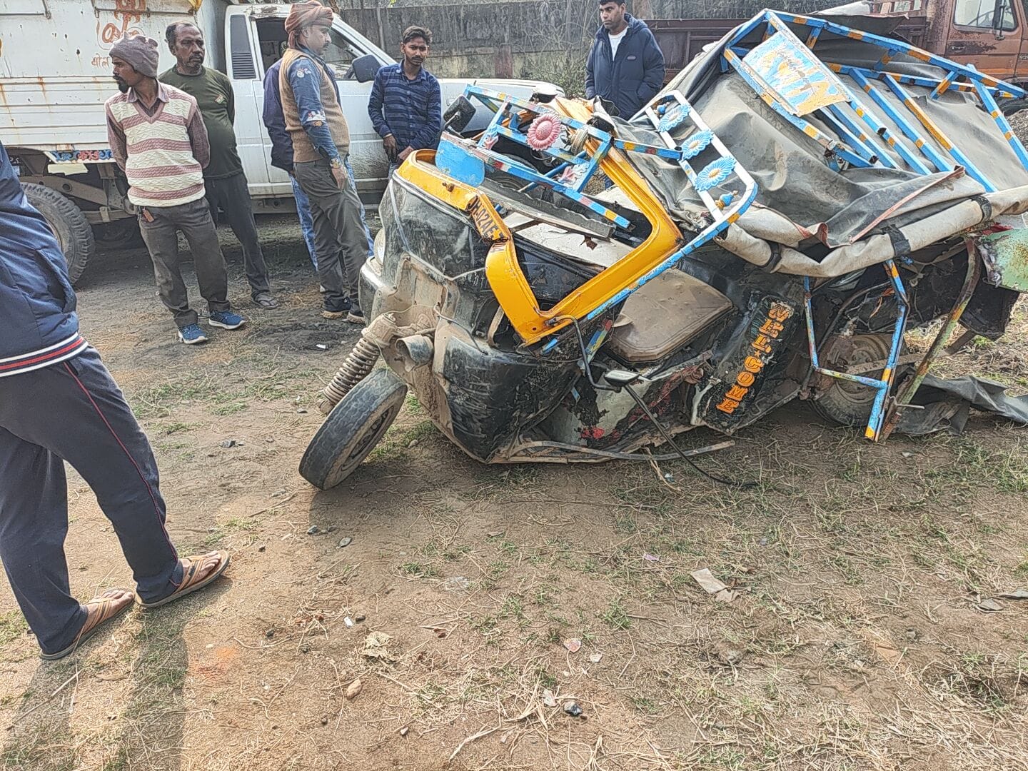 दुर्घटनाग्रस्त टेंपो दुर्घटनाग्रस्त टेंपो