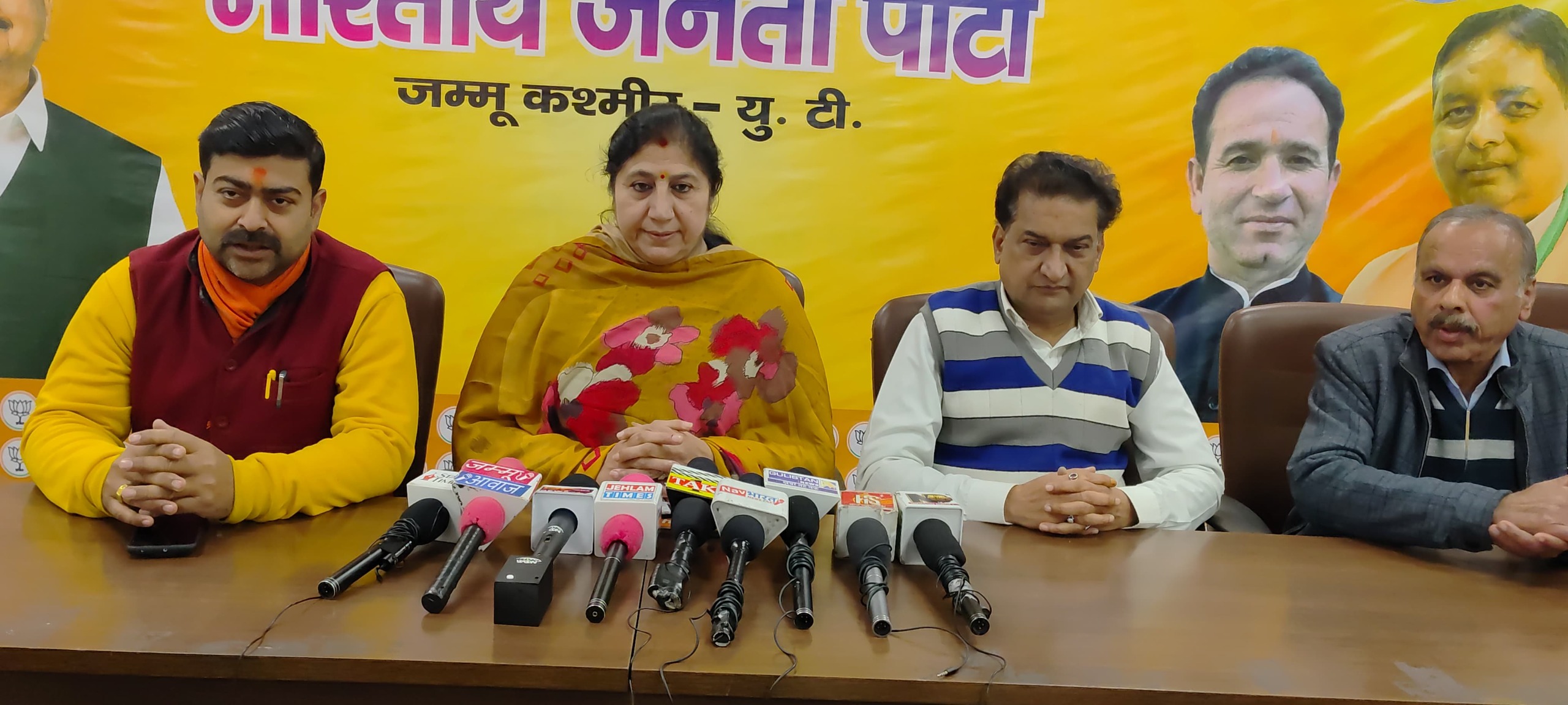 भाजपा प्रवक्ता ने फारूक अब्दुल्ला पर साधा निशाना, भाजपा शासन में जम्मू में हुए विकास पर प्रकाश डाला भाजपा प्रवक्ता ने फारूक अब्दुल्ला पर साधा निशाना, भाजपा शासन में जम्मू में हुए विकास पर प्रकाश डाला