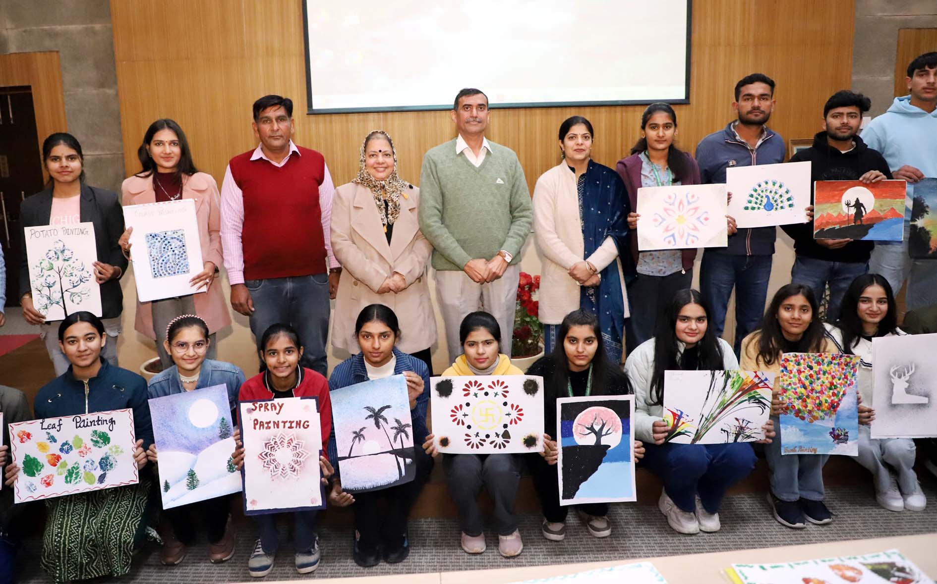प्रतिभागियों के साथ मुख्यातिथि प्रो. संदीप राणा एवं अन्य अतिथिगण। प्रतिभागियों के साथ मुख्यातिथि प्रो. संदीप राणा एवं अन्य अतिथिगण।
