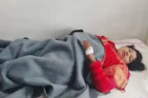 दतिया : महिला मोर्चा की जिला उपाध्यक्ष को बदमाशो ने गोली मारी दतिया : महिला मोर्चा की जिला उपाध्यक्ष को बदमाशो ने गोली मारी