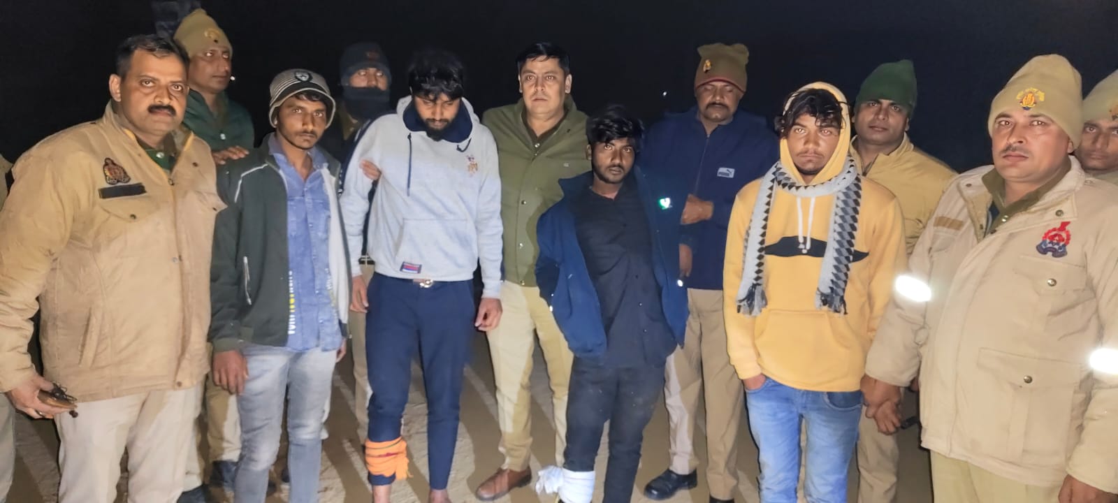 गिरफ्तार लुटेरे गिरफ्तार लुटेरे