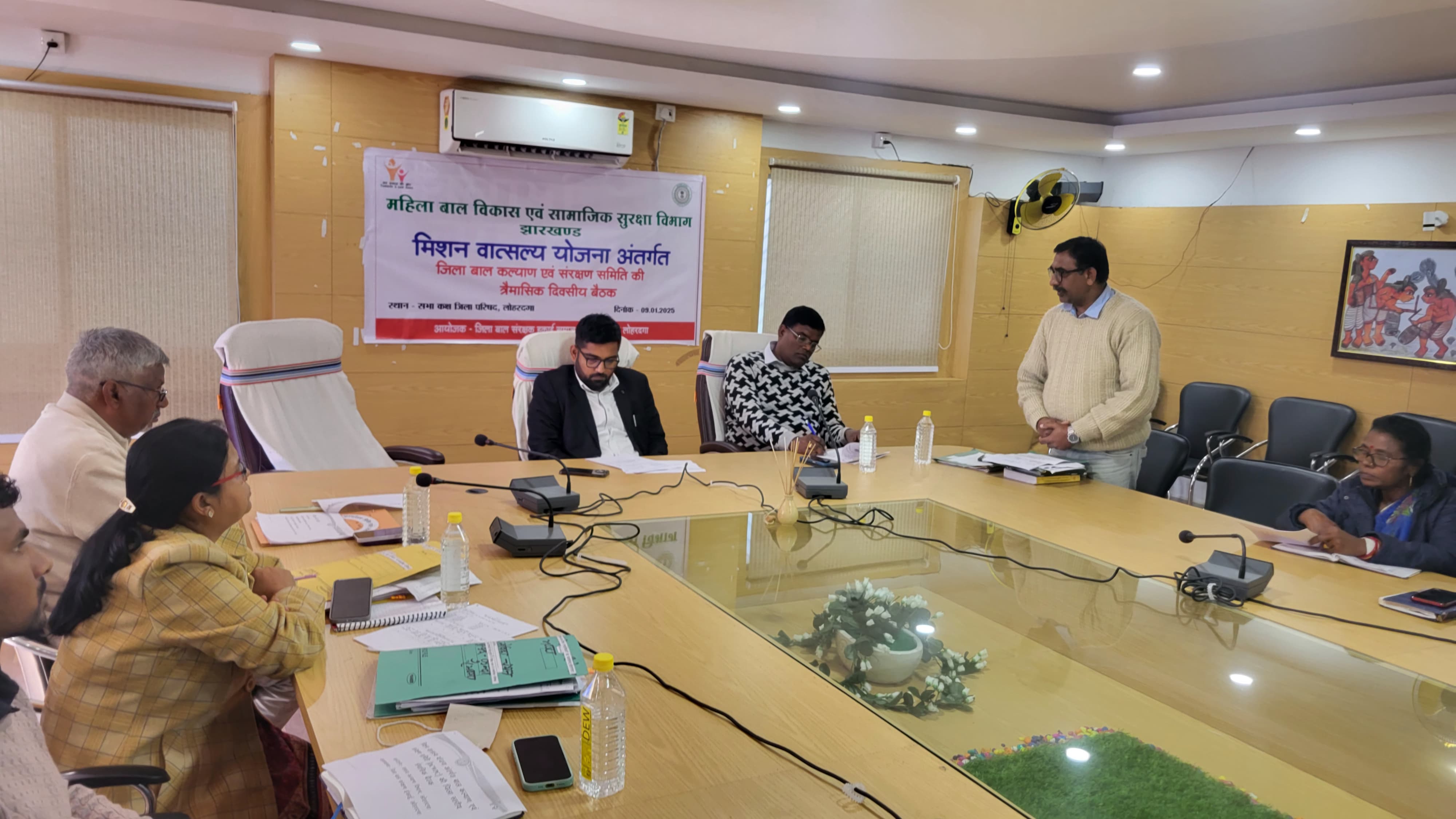 बैठक में मौजूद अधिकारी बैठक में मौजूद अधिकारी